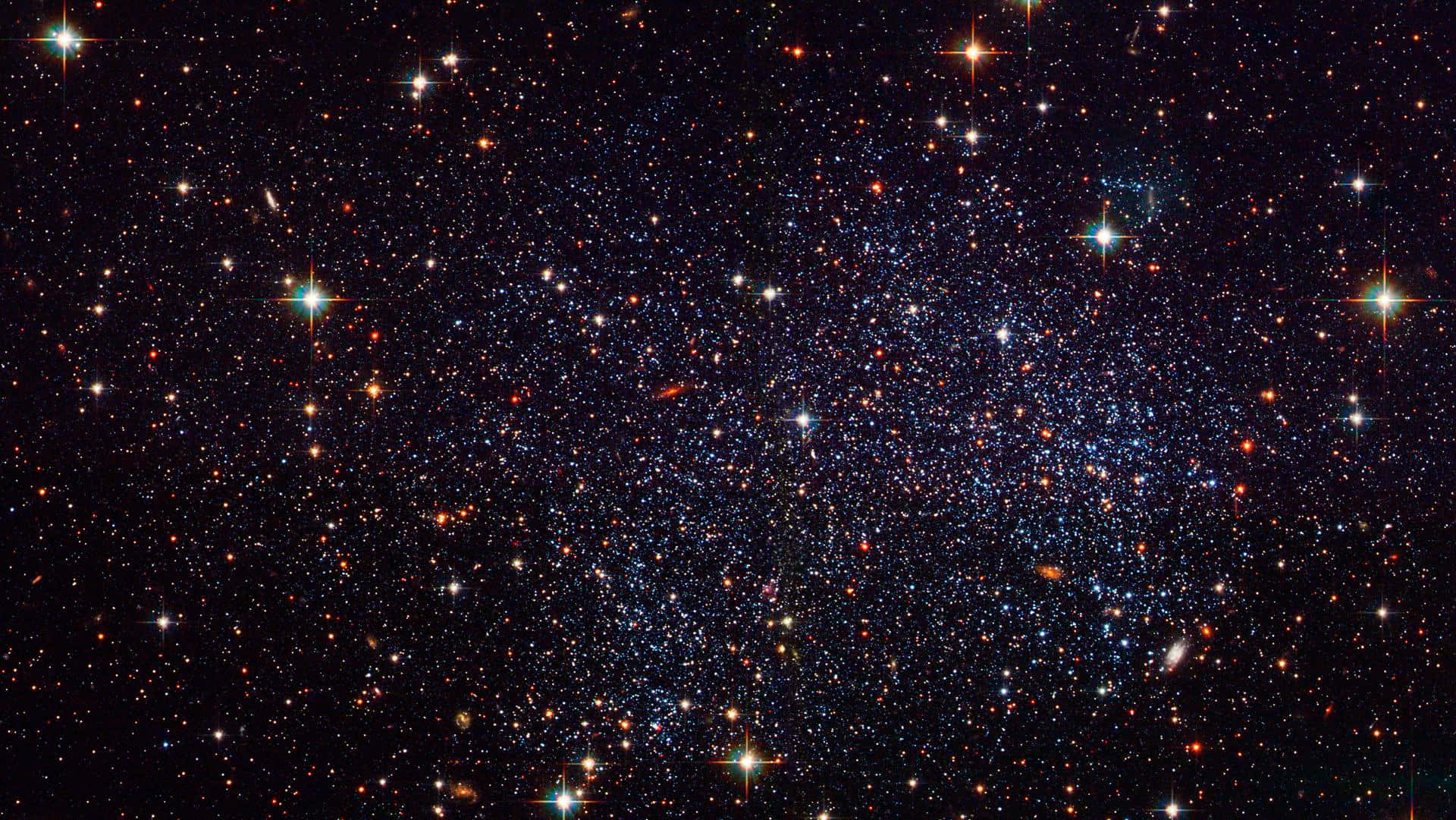 星空背景與哈勃深空場 壁紙 — 一個令人嘆為觀止的景象，密集的星團在深邃的黑色宇宙虛空中閃耀著藍色和橙色的星星。