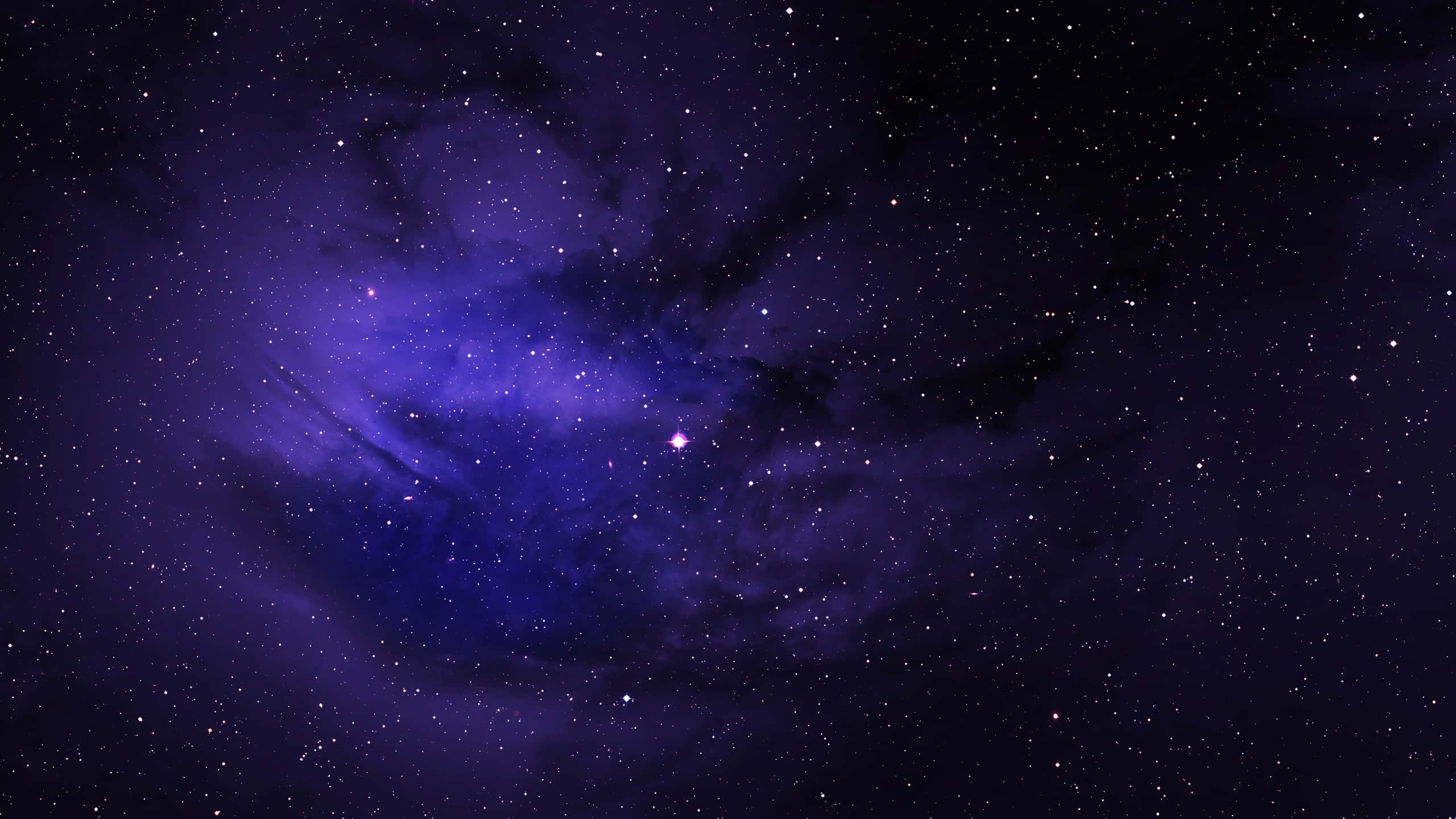 星空背景與最亮恆星 壁紙 — 在黑暗宇宙背景下，深紫色星雲閃爍著星星的壯麗景色。