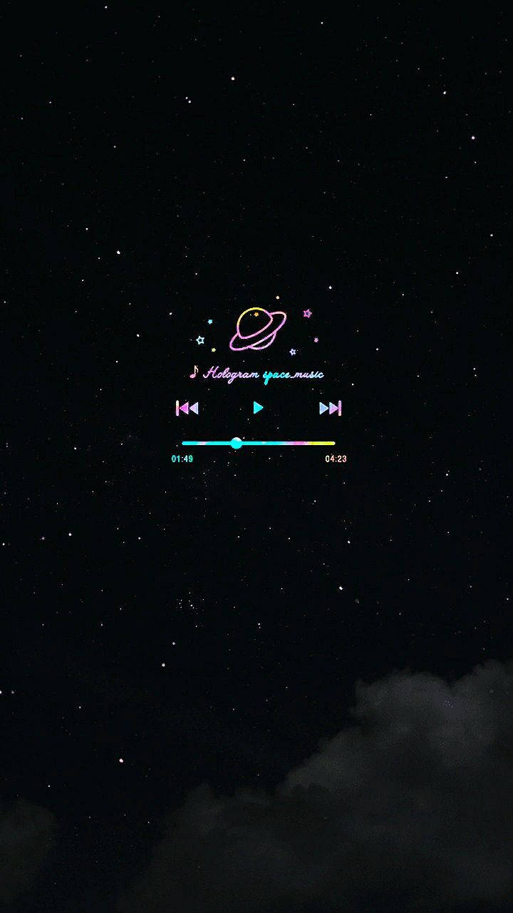 星空背景音樂播放器 壁紙 — 一個發光的霓虹音樂播放器界面漂浮在星空夜空上，下方有雲層。