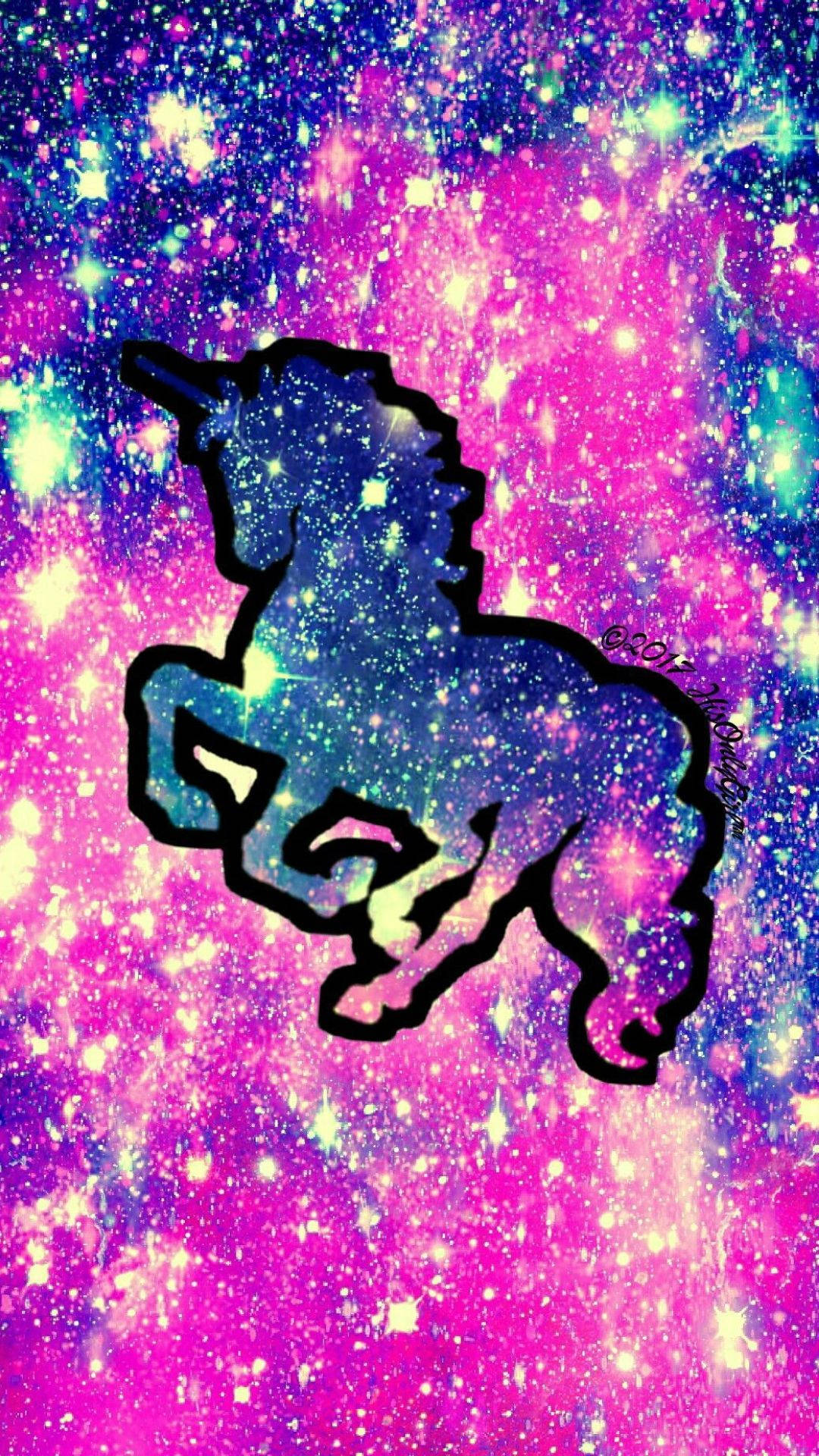 一隻黑色輪廓的獨角獸在色彩繽紛的星空銀河中跳躍。 — 可愛星系 壁紙