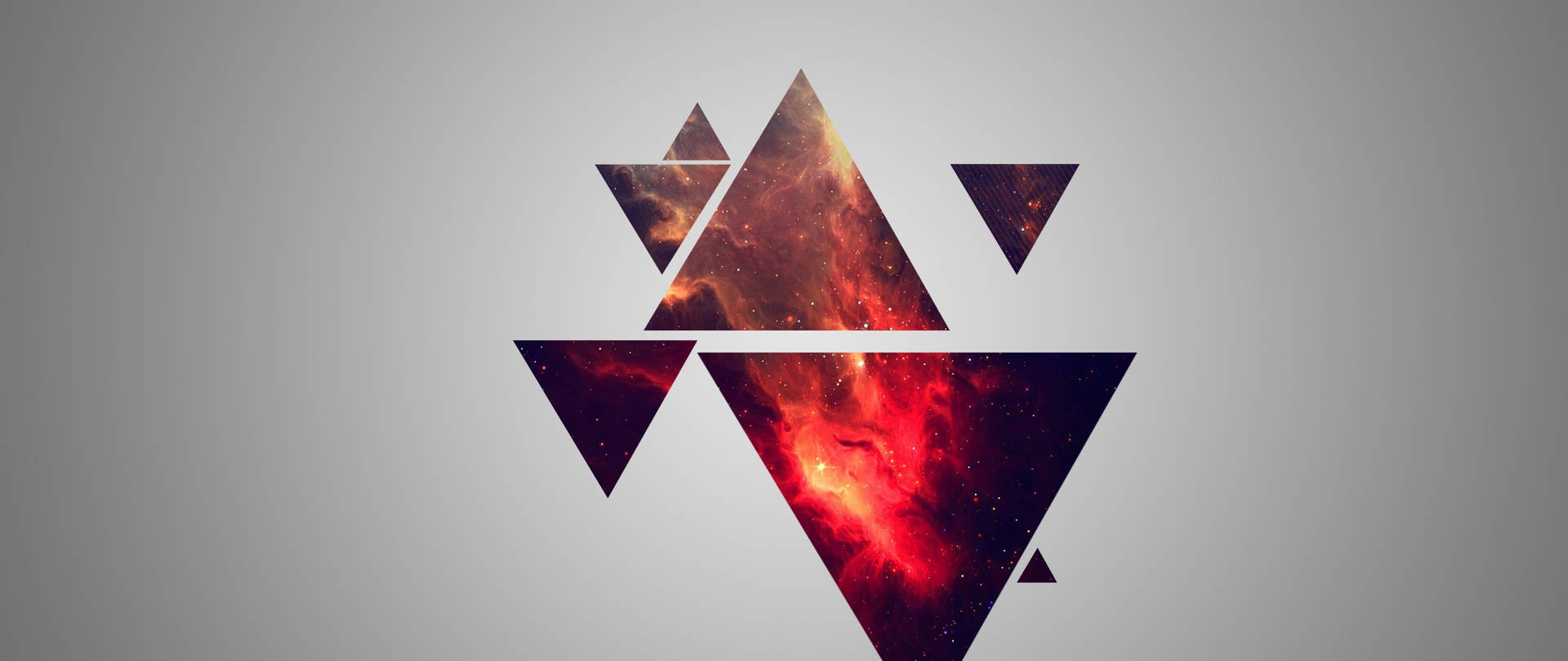 灰色背景上充滿宇宙星雲的幾何三角形。