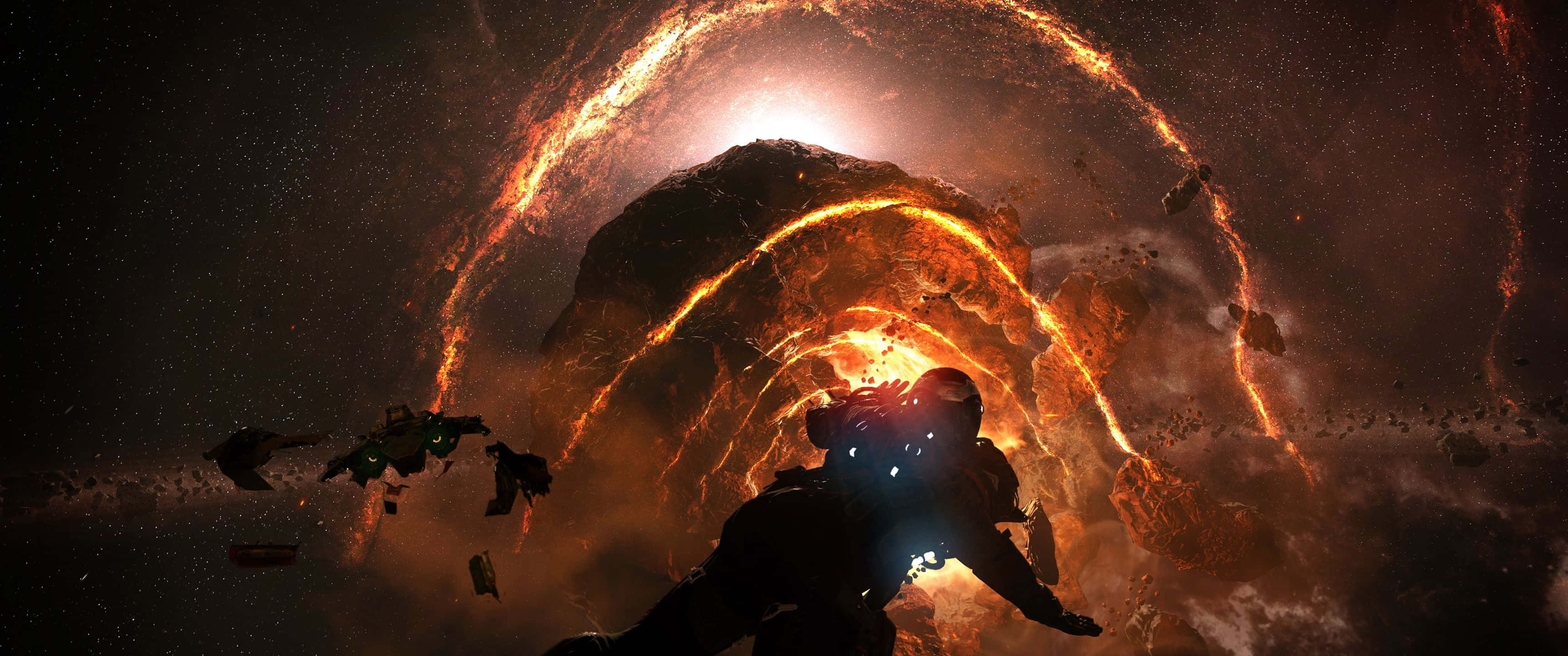 《星際公民》3440x1440 遊戲 壁紙 — 一名孤獨的太空人在繁星點點的虛空中漂浮在一個巨大的火環行星前，碎片飄過。