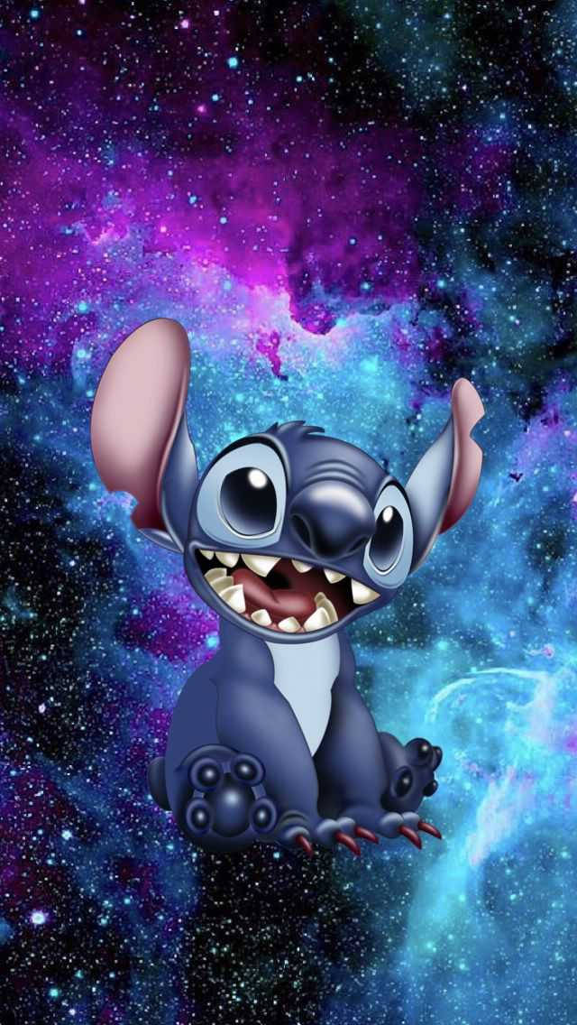 史迪仔在色彩繽紛的星空銀河背景中微笑。