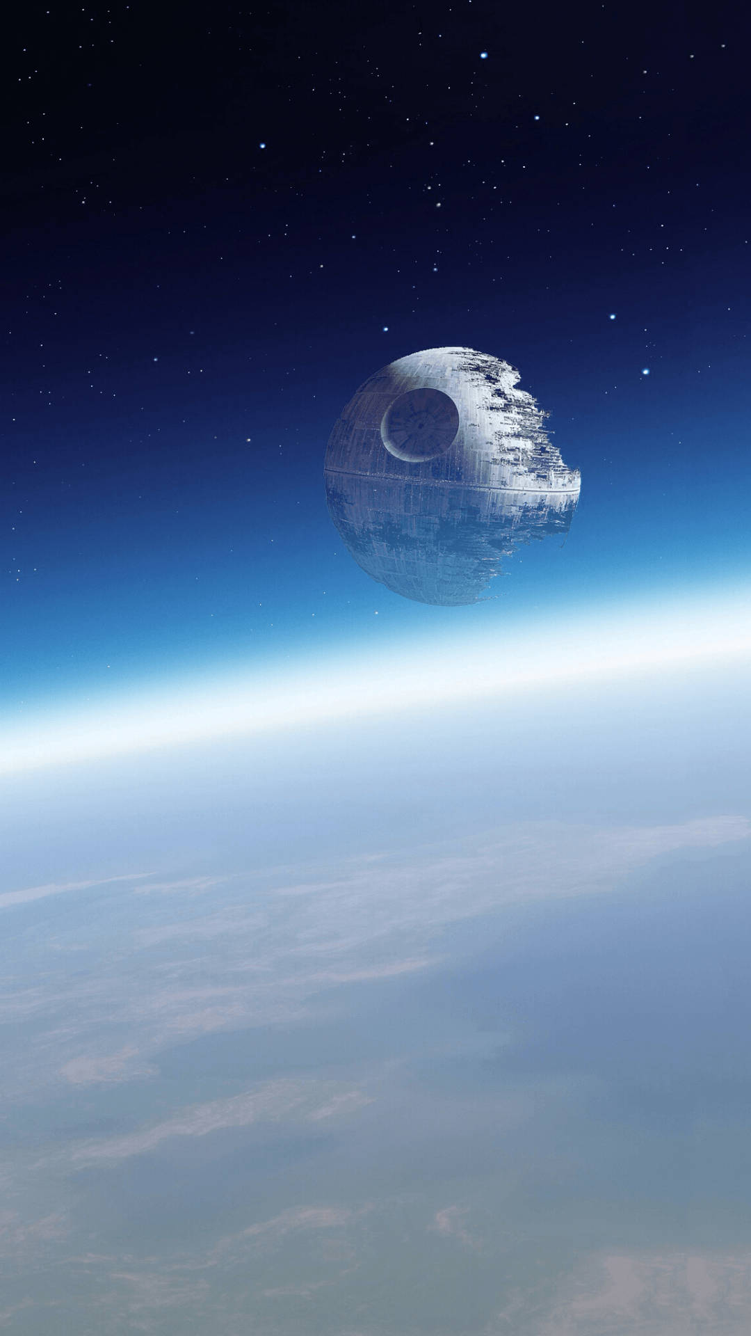 《星際大戰》4K iPhone 壁紙：死星軌道 壁紙 — 死星在繁星點點的夜空下，籠罩著行星的彎曲地平線。