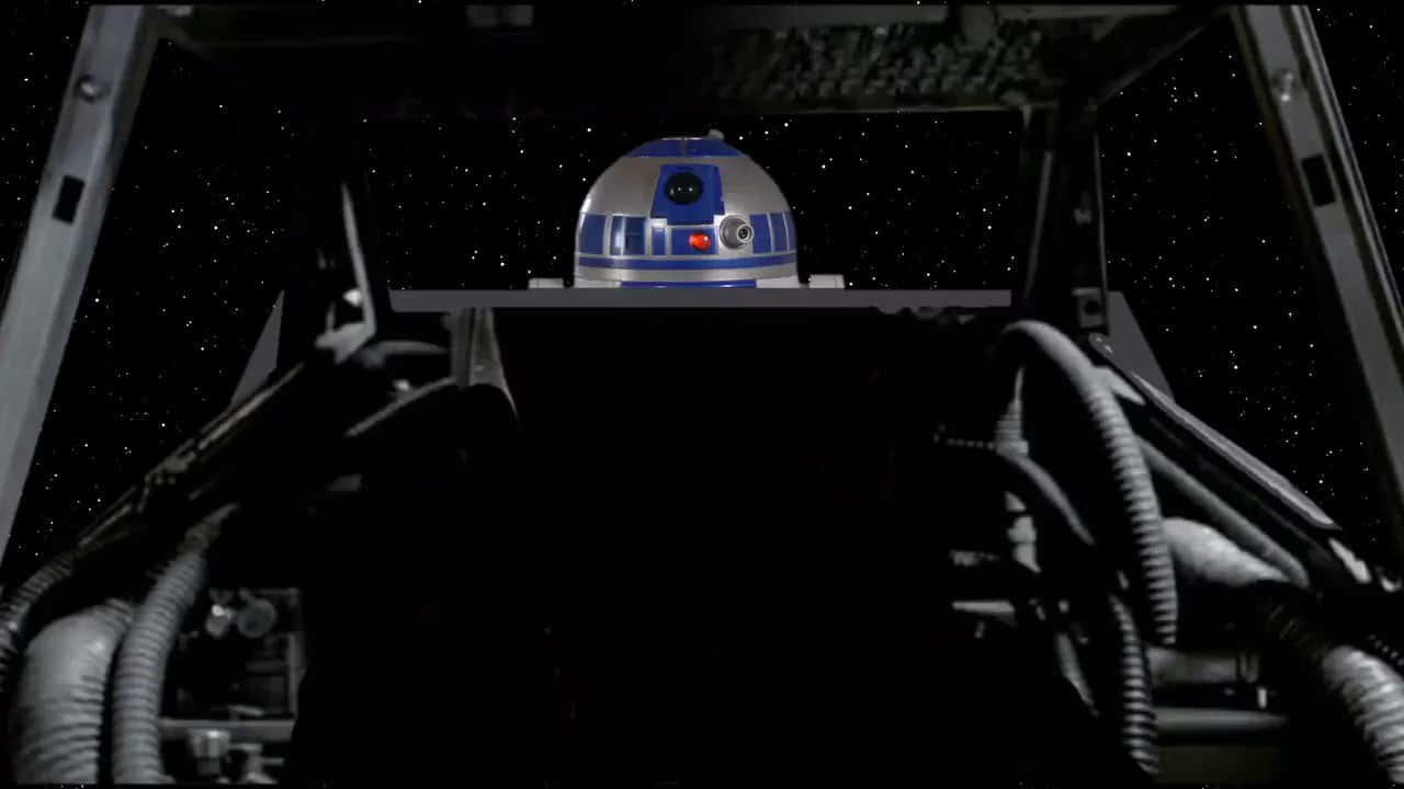 R2-D2 在太空船駕駛艙內向外看星星