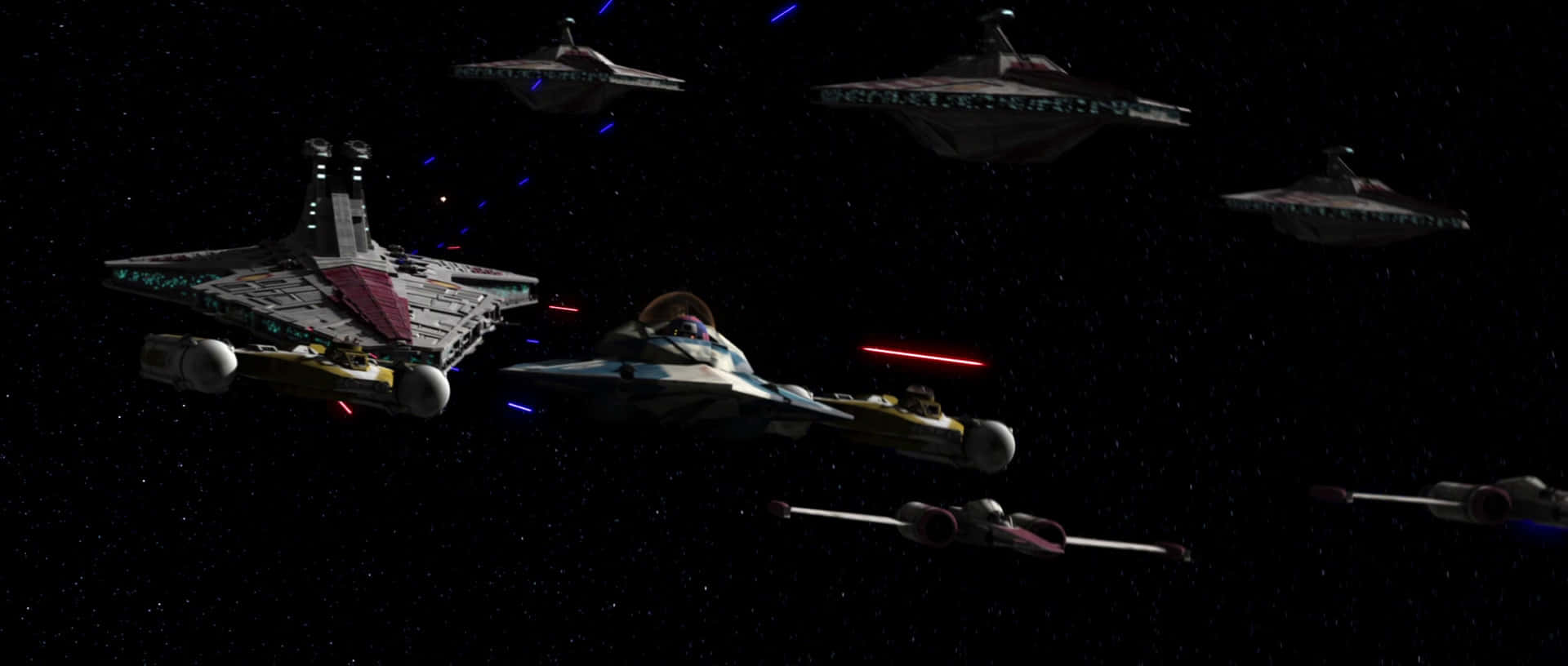 The Z-95 Headhunter 桌布 壁紙 — 星際戰機與主力艦在星空中戰鬥，激光束劃過太空。