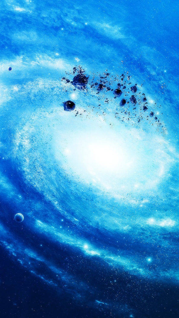 星際殘骸星系手機壁紙 壁紙 — 一個旋轉的藍色星系，明亮的核心和散落的小行星在宇宙黑暗中發光。