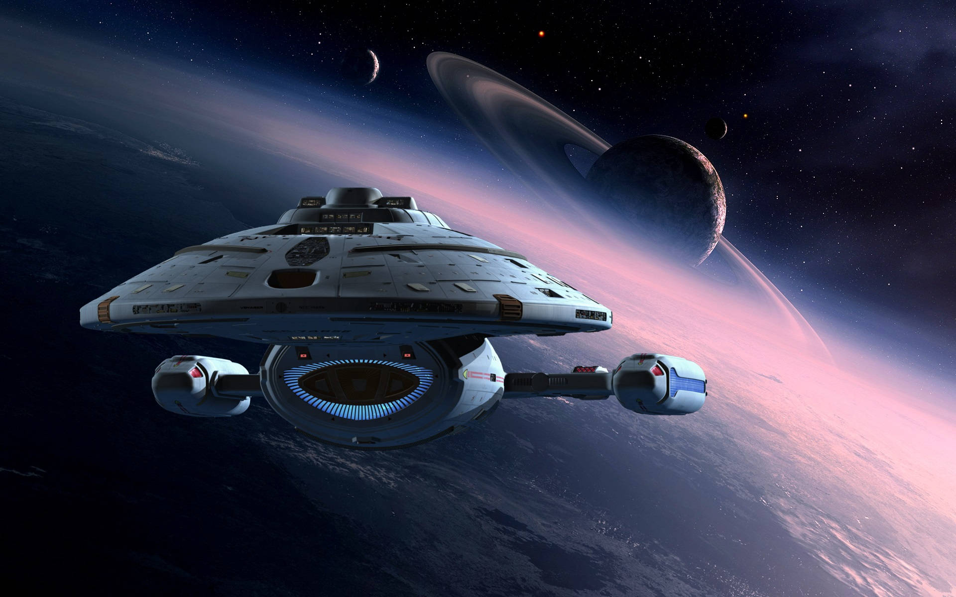 《星際迷航》星艦 USS 探險者號飛向土星 壁紙 — 一艘未來風格的星際飛船在繁星點點的宇宙背景下，掠過一個帶有光環和彎月的行星。