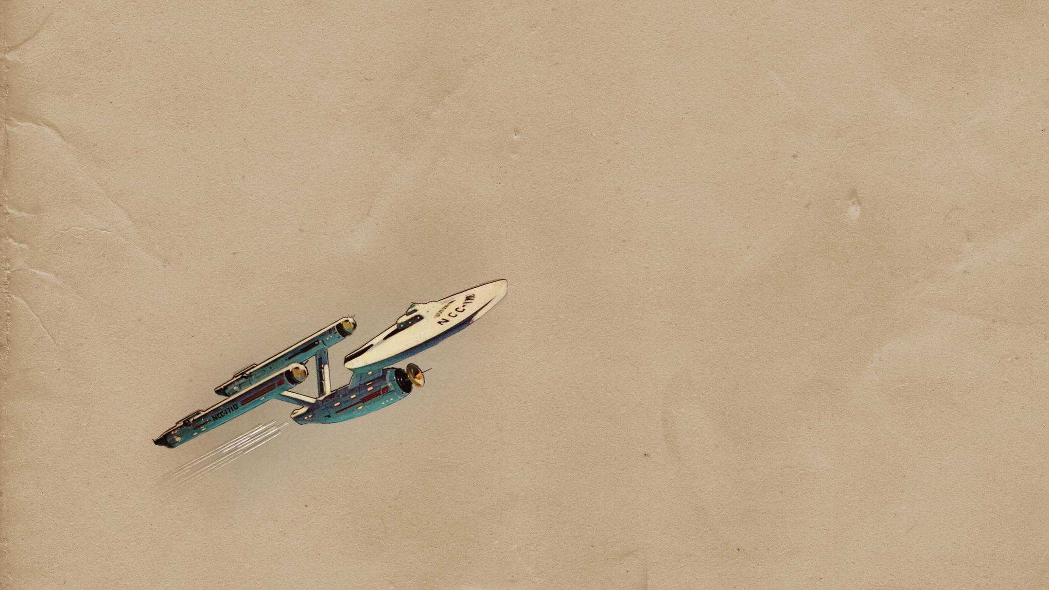 星際迷航星艦 USS Enterprise 紙上繪畫 壁紙 — 一艘復古風格的星艦模型放置在帶有紋理的米色紙上，喚起懷舊和科幻奇蹟。