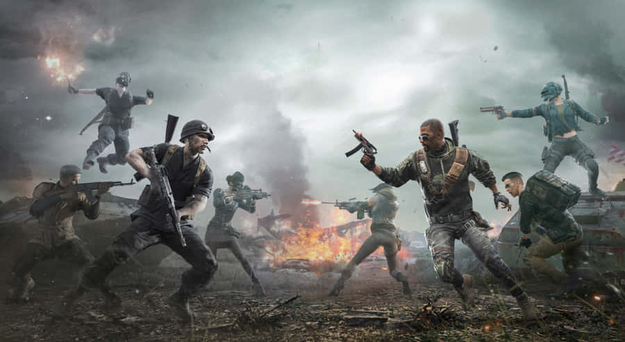 是時候嘗試 PUBG 第17季了！ 壁紙 — 身穿戰鬥裝備的士兵衝過煙霧瀰漫的戰場，身後有爆炸和火焰。