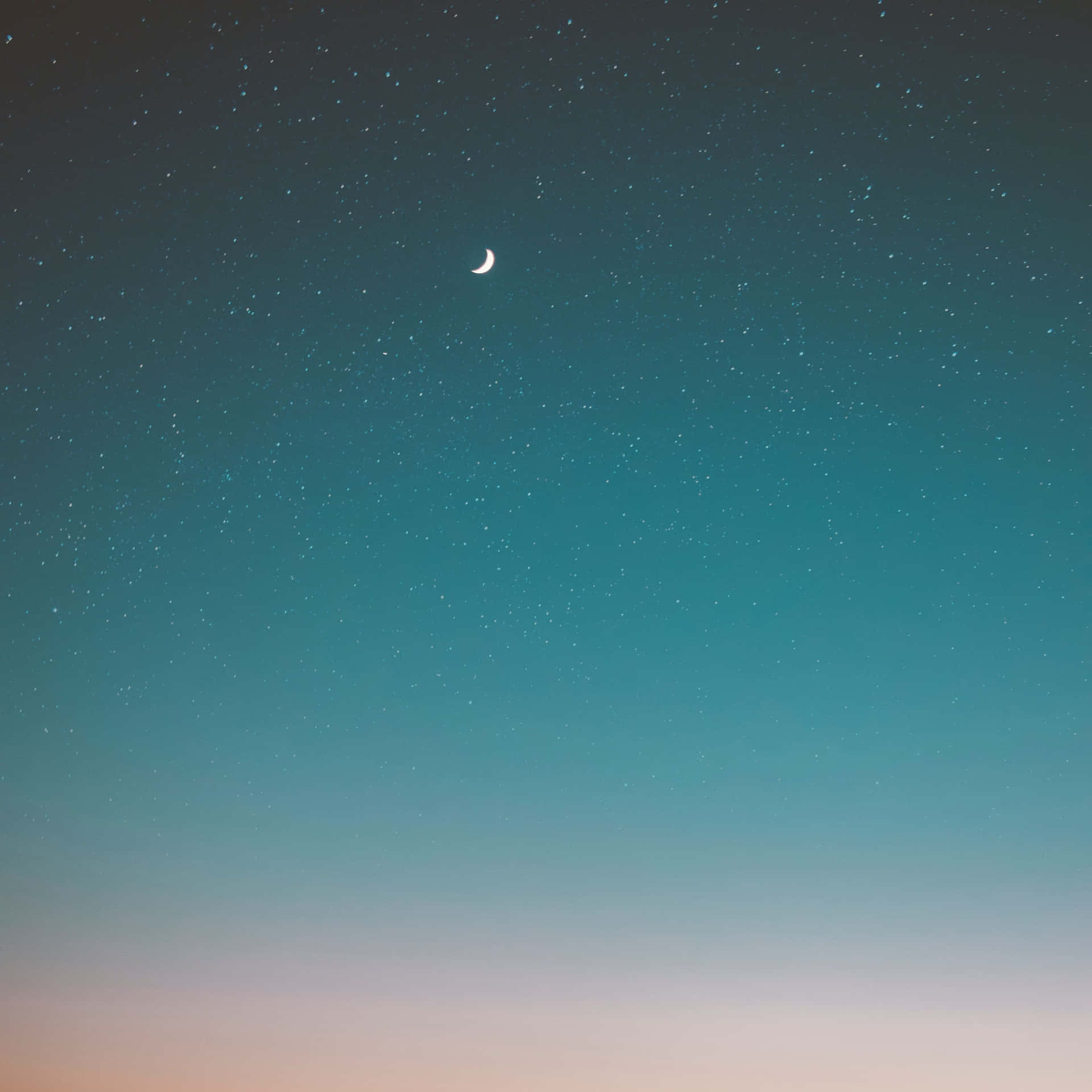 新月和星星在漸變的暮色天空中。