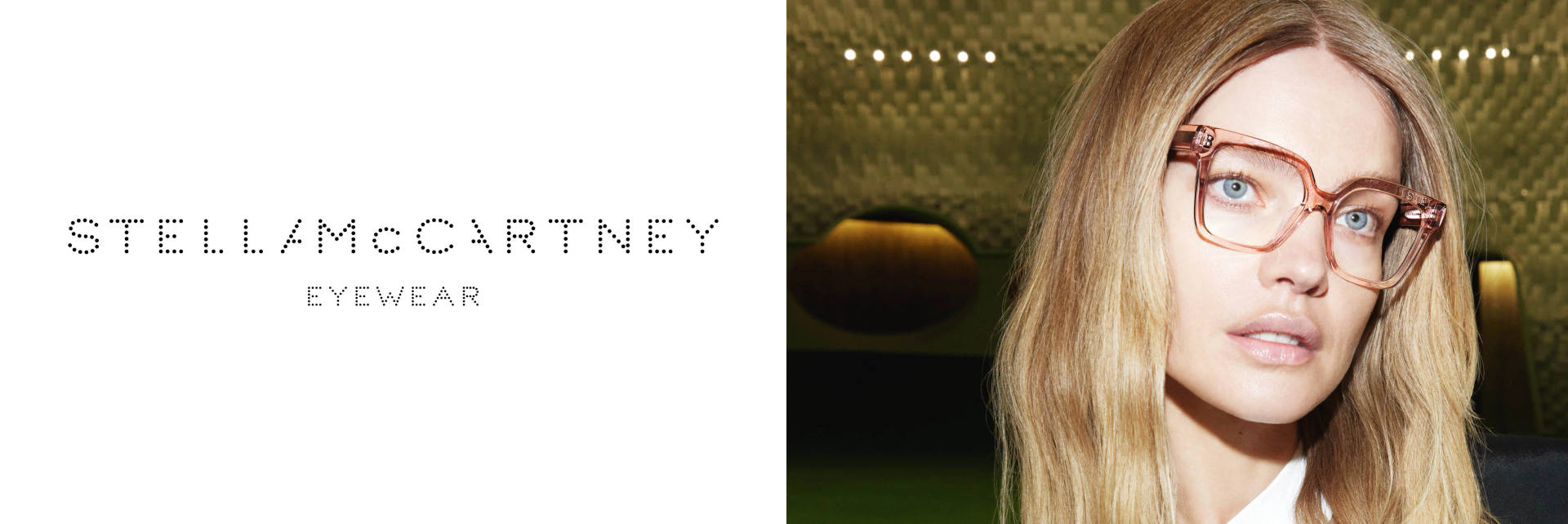 一位模特兒在攝影棚內佩戴Stella McCartney眼鏡。
