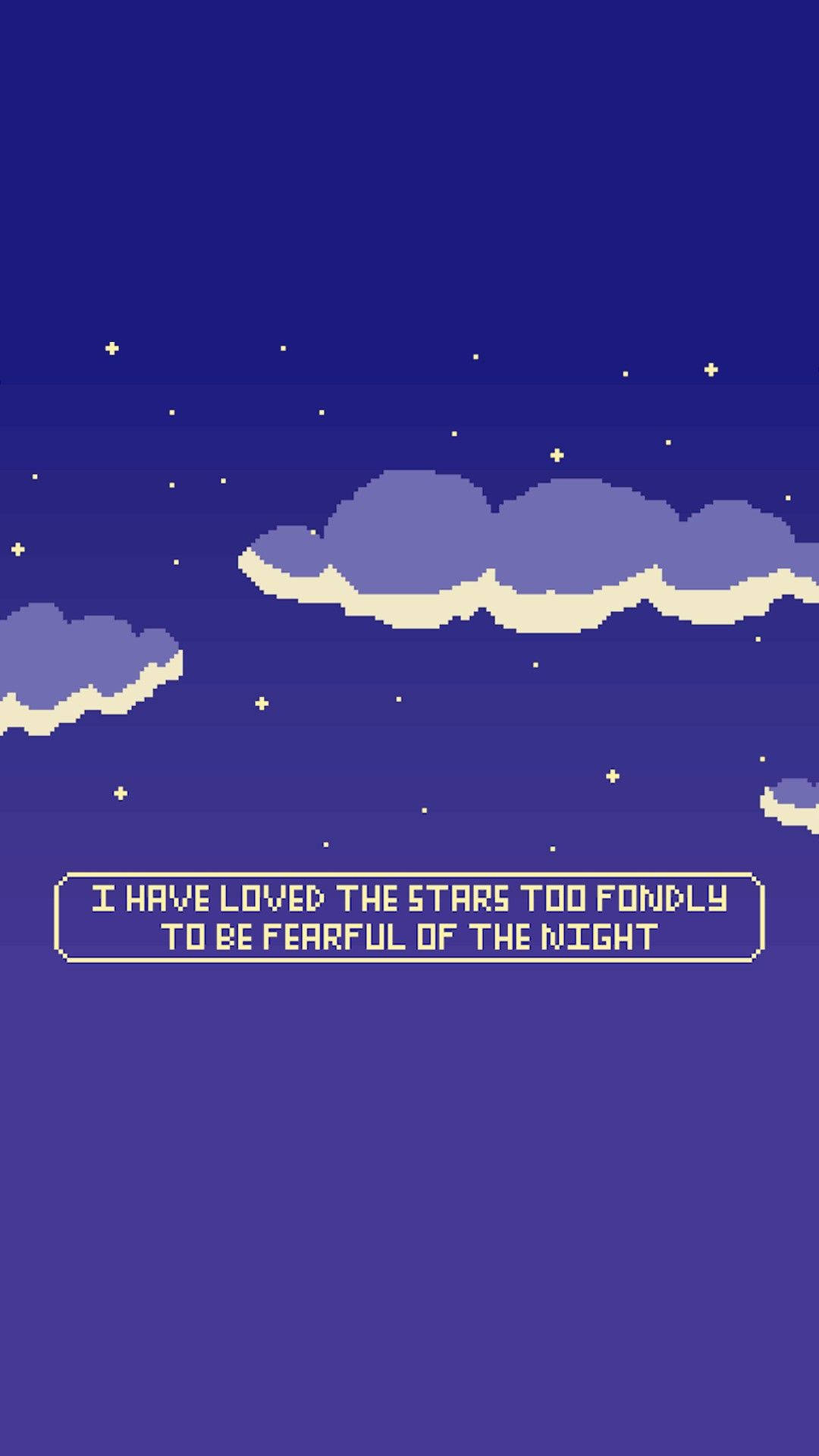 時尚像素藝術語錄 壁紙 — 像素藝術夜空，帶有紫色雲朵和星星，以及一句關於熱愛星星而不懼怕夜晚的名言。