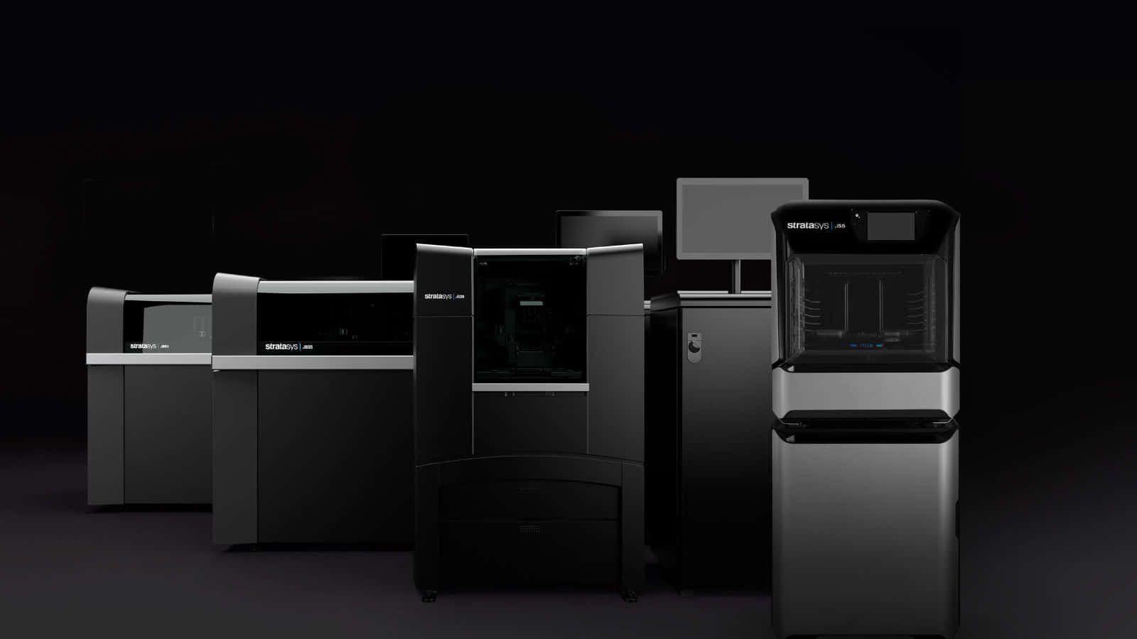 3d Printer 桌布 壁紙 — 時尚現代的3D打印機在黑暗的工作室中排列，戲劇性的燈光突出了它們的金屬表面。