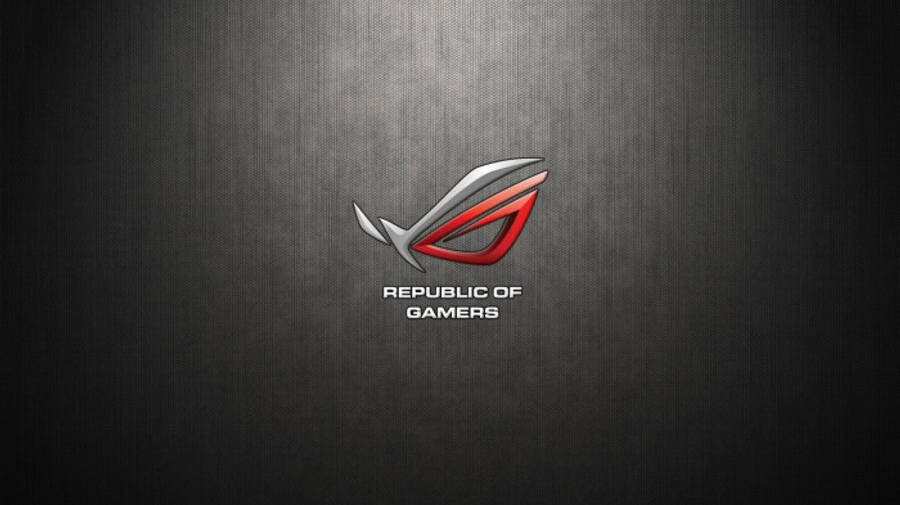 Logo 桌布 壁紙 — 時尚的ROG標誌在深色紋理金屬背景上，以微妙的燈光呈現紅色和銀色光芒。