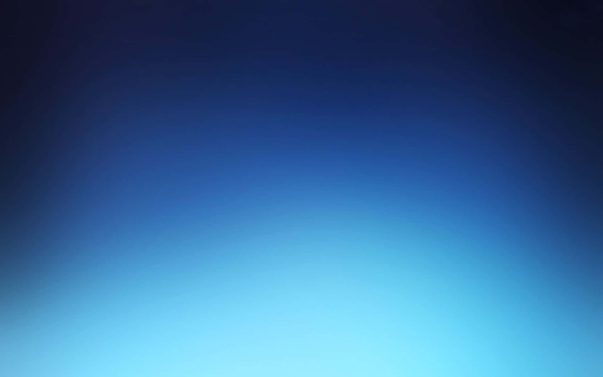 時尚藍色漸層背景 壁紙 — 從深海軍藍過渡到柔和青藍色的寧靜天空漸變。