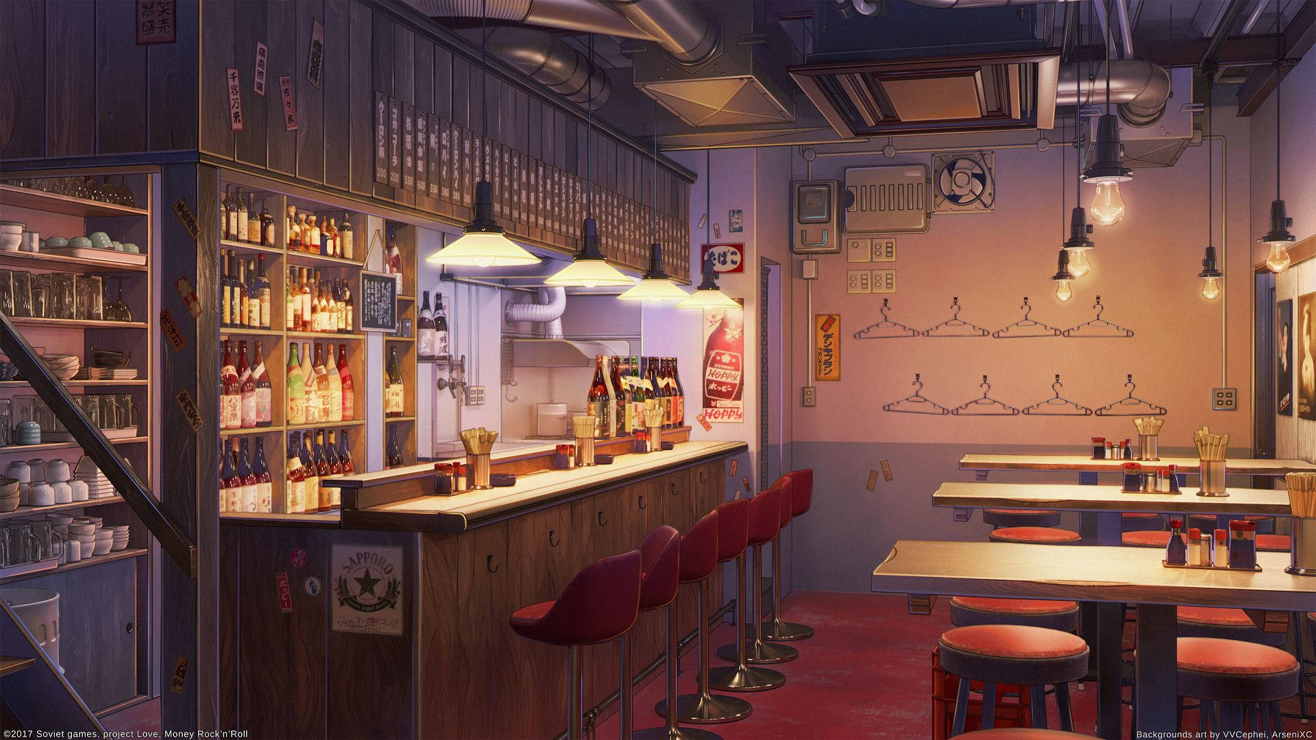 時尚高級雞尾酒酒吧 壁紙 — 一間舒適的日本居酒屋酒吧，配有溫暖的燈光、木製櫃檯、紅色凳子以及擺滿彩色瓶子的架子。