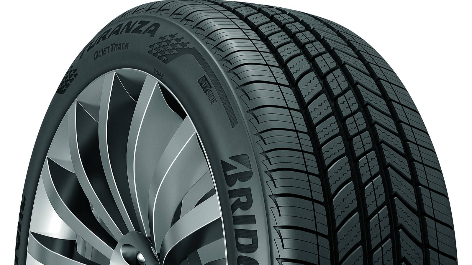 Bridgestone Turanza QuietTrack 輪胎安裝在銀合金輪圈上的工作室圖片