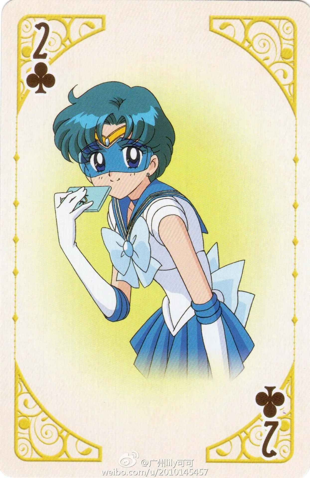 Sailor Mercury 在帶有金色裝飾邊框的撲克牌上啜飲茶。