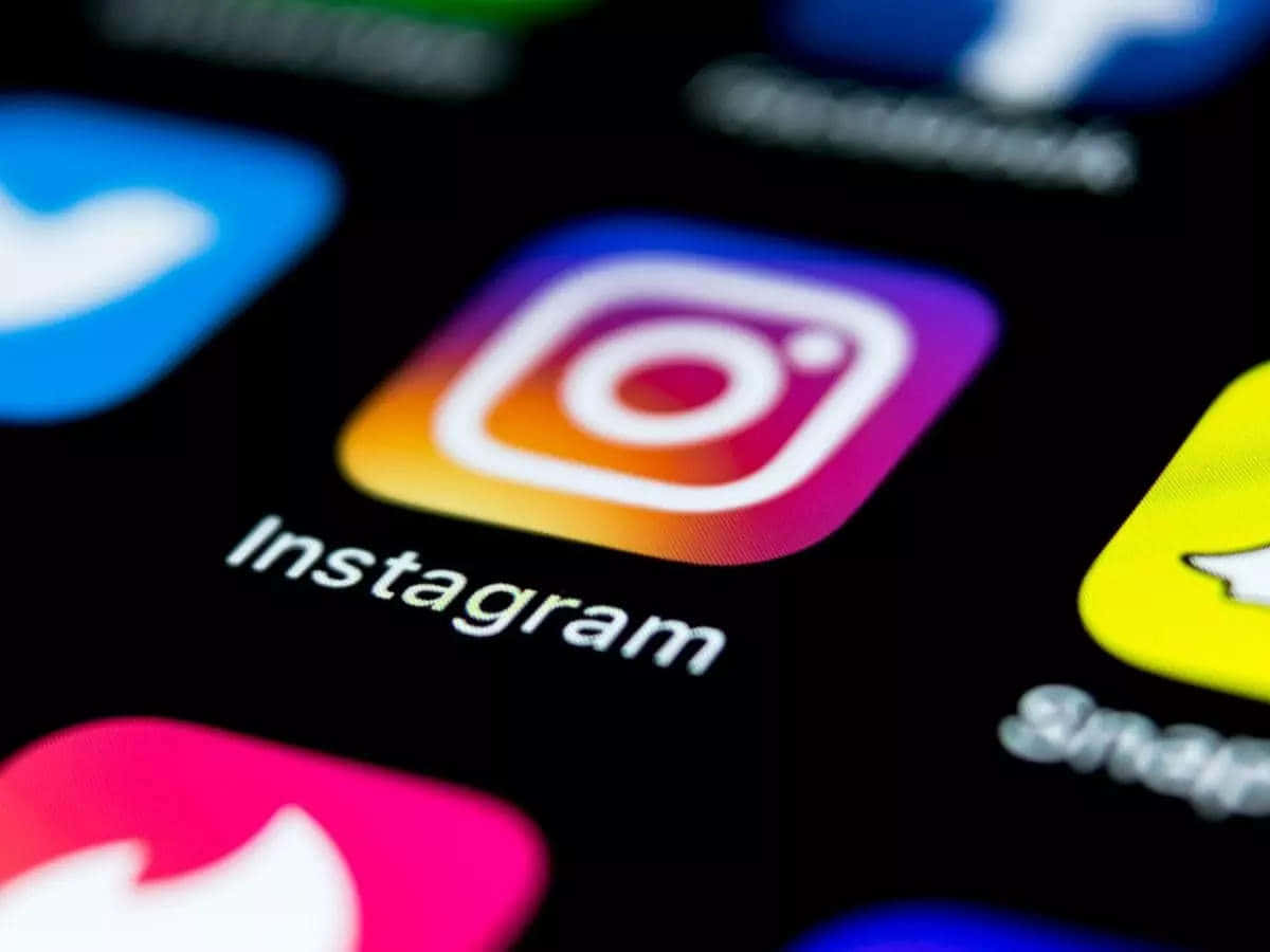智能手機上顯示Instagram標誌 壁紙