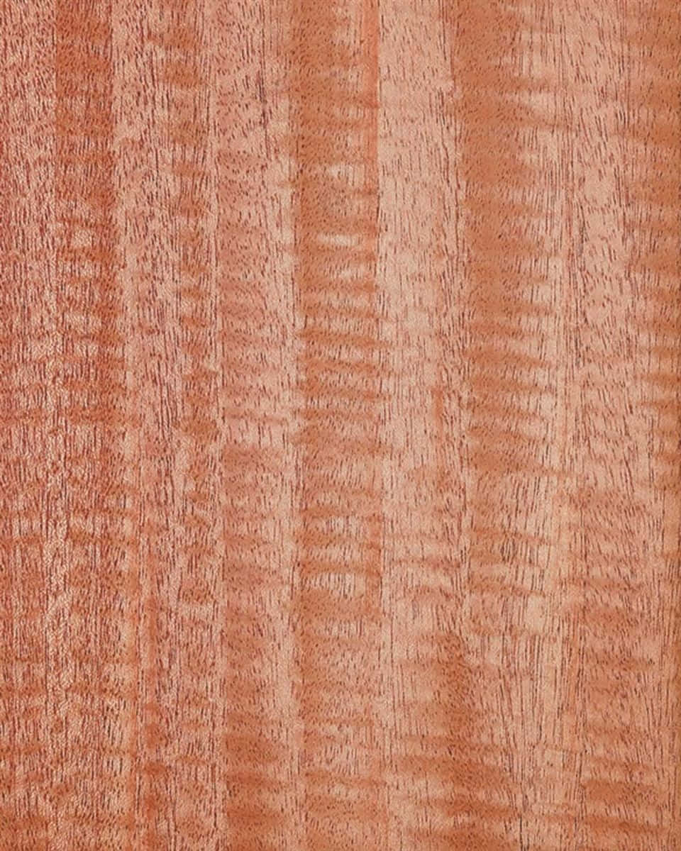 Mahogany 桌布 壁紙 — 暖色調木紋特寫，帶有垂直條紋和柔和蜜桃色及米色調的細微木節。