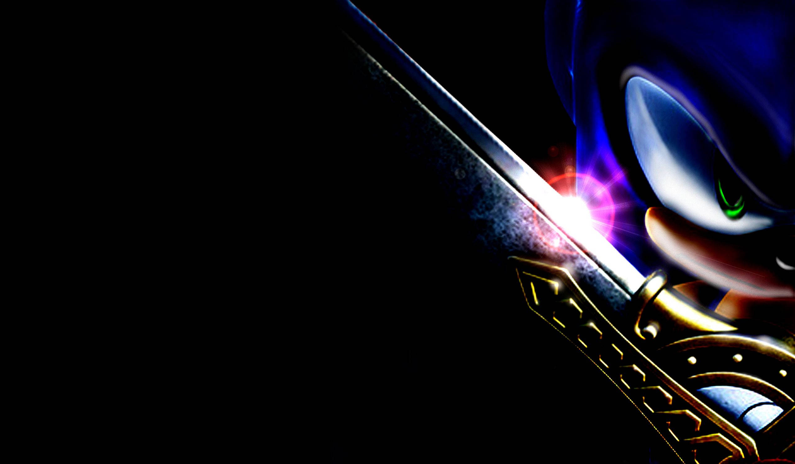 暗影索尼克持王者之劍 壁紙 — Sonic the Hedgehog 在黑暗背景中握著一把發光的劍，擁有強烈的綠色眼睛和紫色高光。