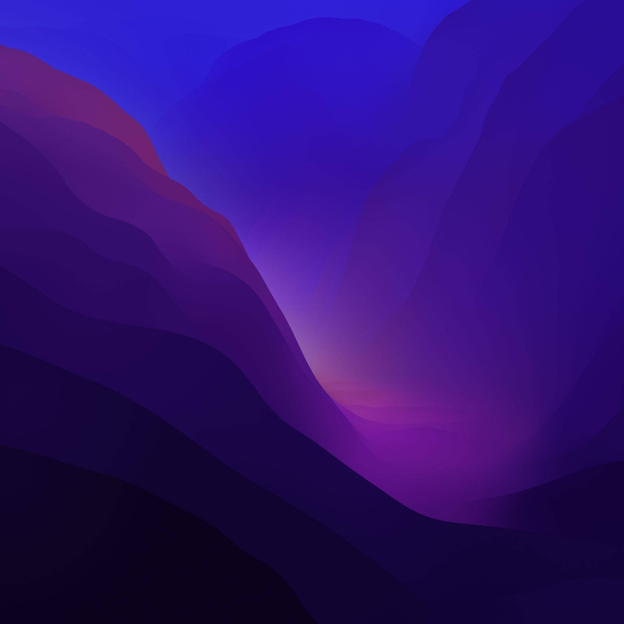 暗色山脈 macOS Monterey 壁紙 — 抽象數位藝術作品，呈現流動的紫色和藍色山脈狀形態，匯聚向一個發光的中心。