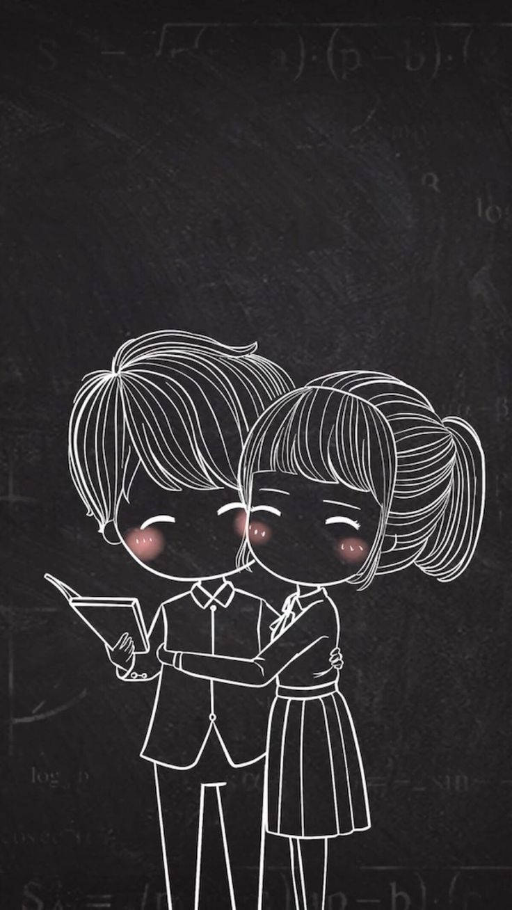 兩名學生在充滿數學的黑板前擁抱。