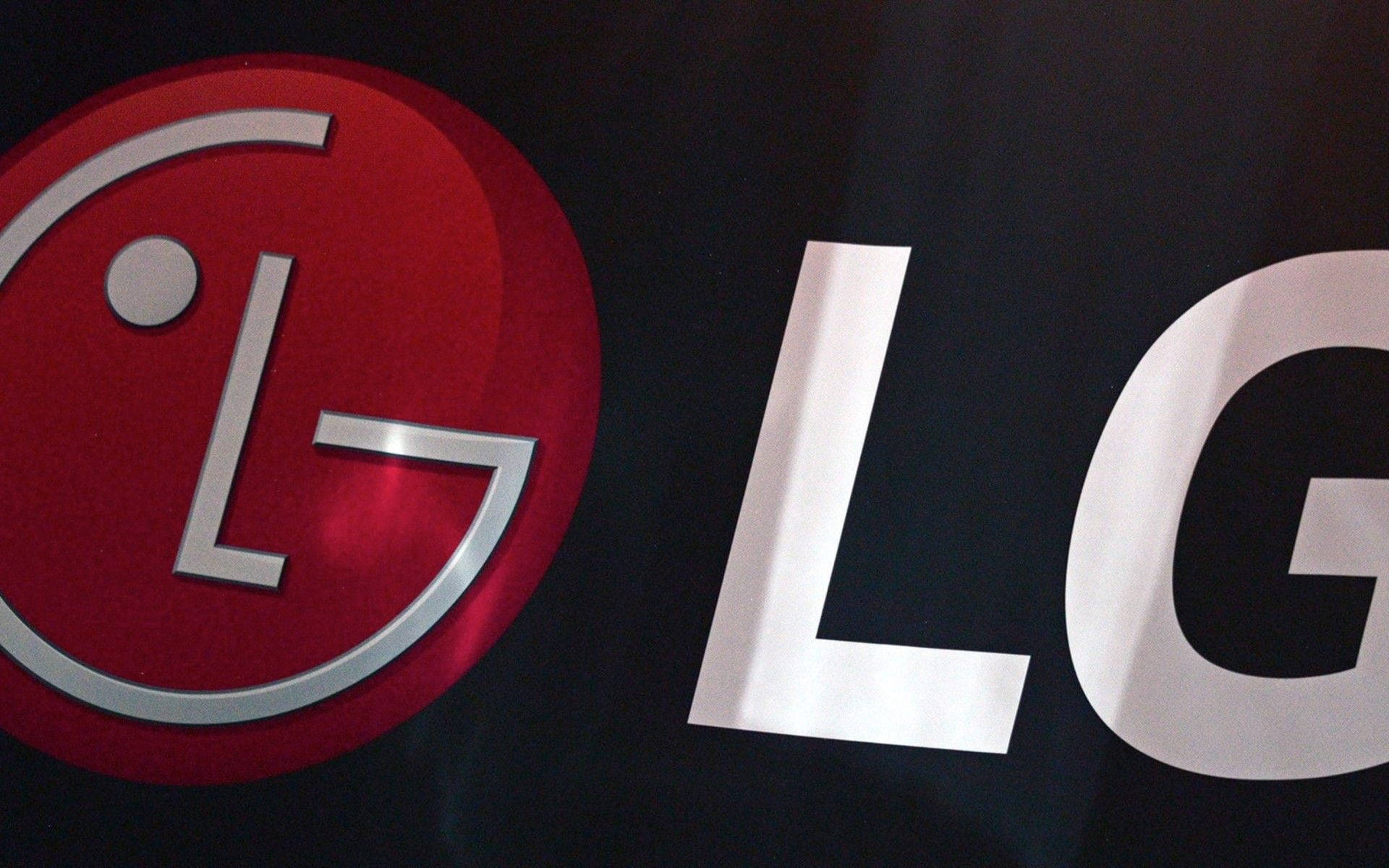 Brand 桌布 壁紙 — 暗色表面上帶有柔和燈光反射的光澤紅色和銀色LG標誌特寫。