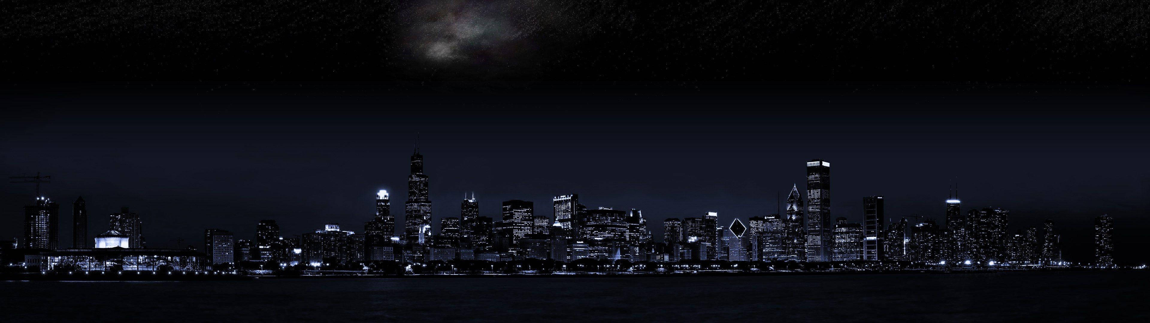 暗調都市全景夜景 壁紙 — 星空下，暗水中倒映著閃爍摩天大樓的城市天際線全景夜景。