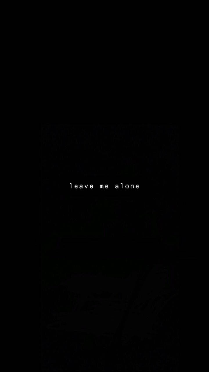 深色背景，白色文字寫著 leave me alone