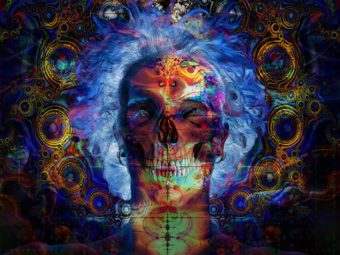 一個發光的頭骨，帶有碎形圖案和宇宙色彩，以迷幻數碼藝術風格呈現。