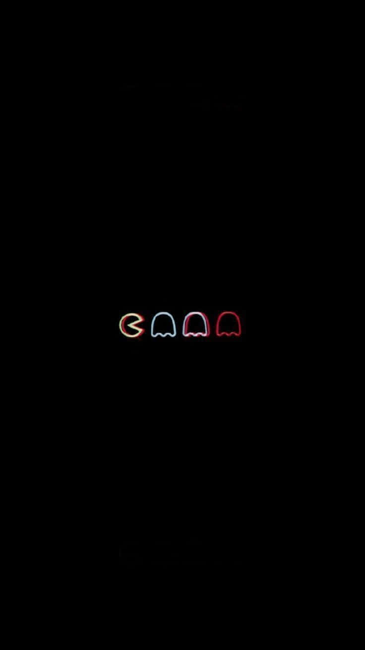 霓虹 Pac-Man 和鬼魂在黑暗背景中發光。