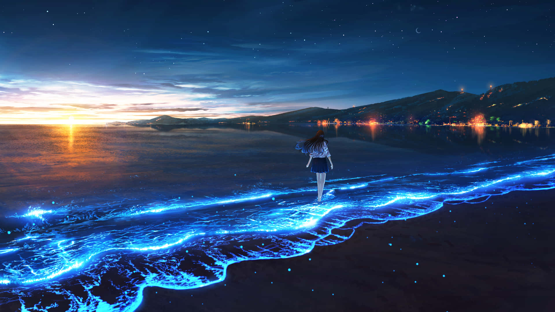 暮色天空下與生物發光海洋同行的女孩 壁紙 — 一個孤獨的動漫女孩在黃昏時分走在發光的藍色波浪上，城市燈光和星星倒映在海洋中。