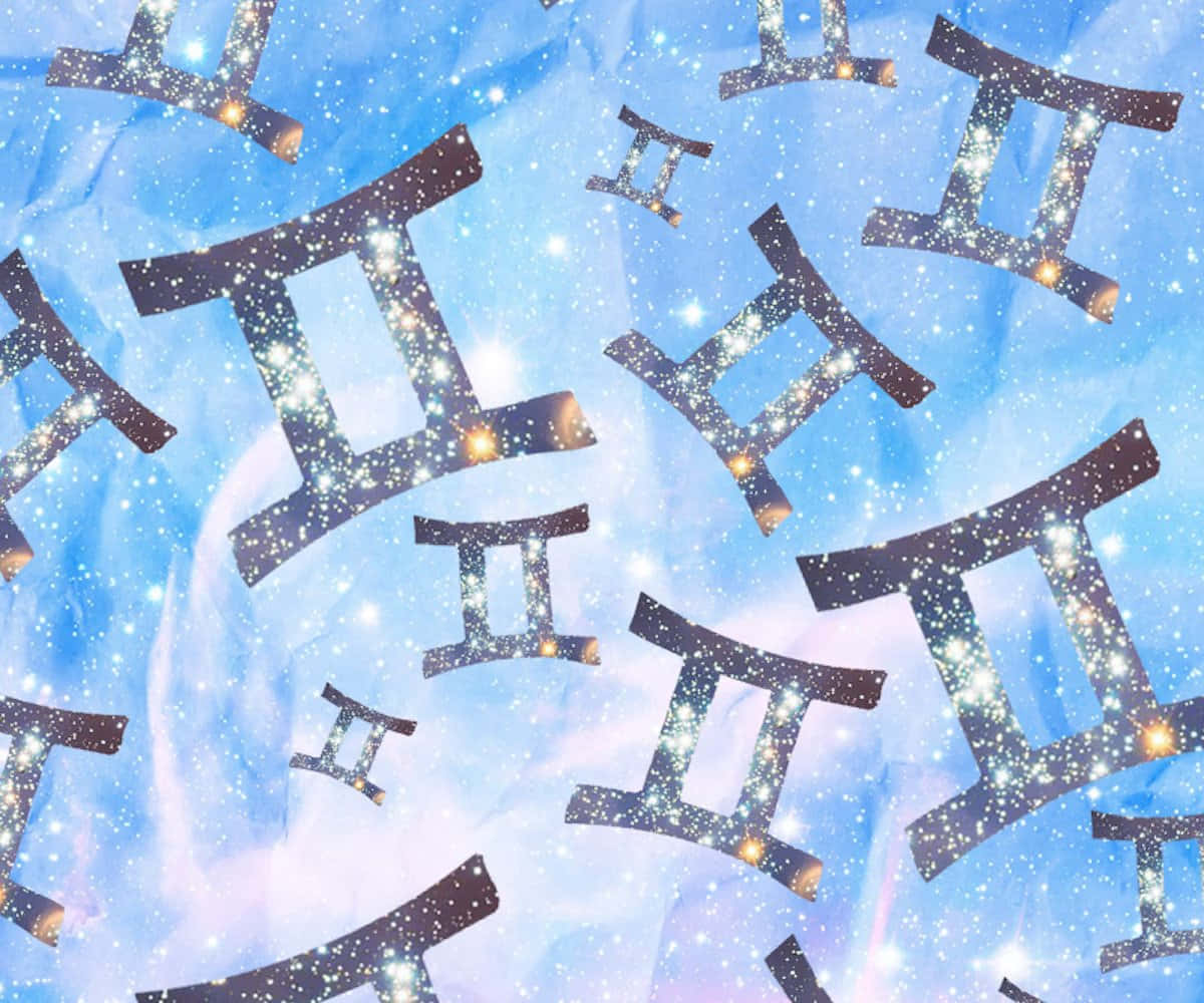 gemini 桌布 壁紙 — 暮色天空佈滿閃爍星星和散落的星座符號，散發溫暖光芒。