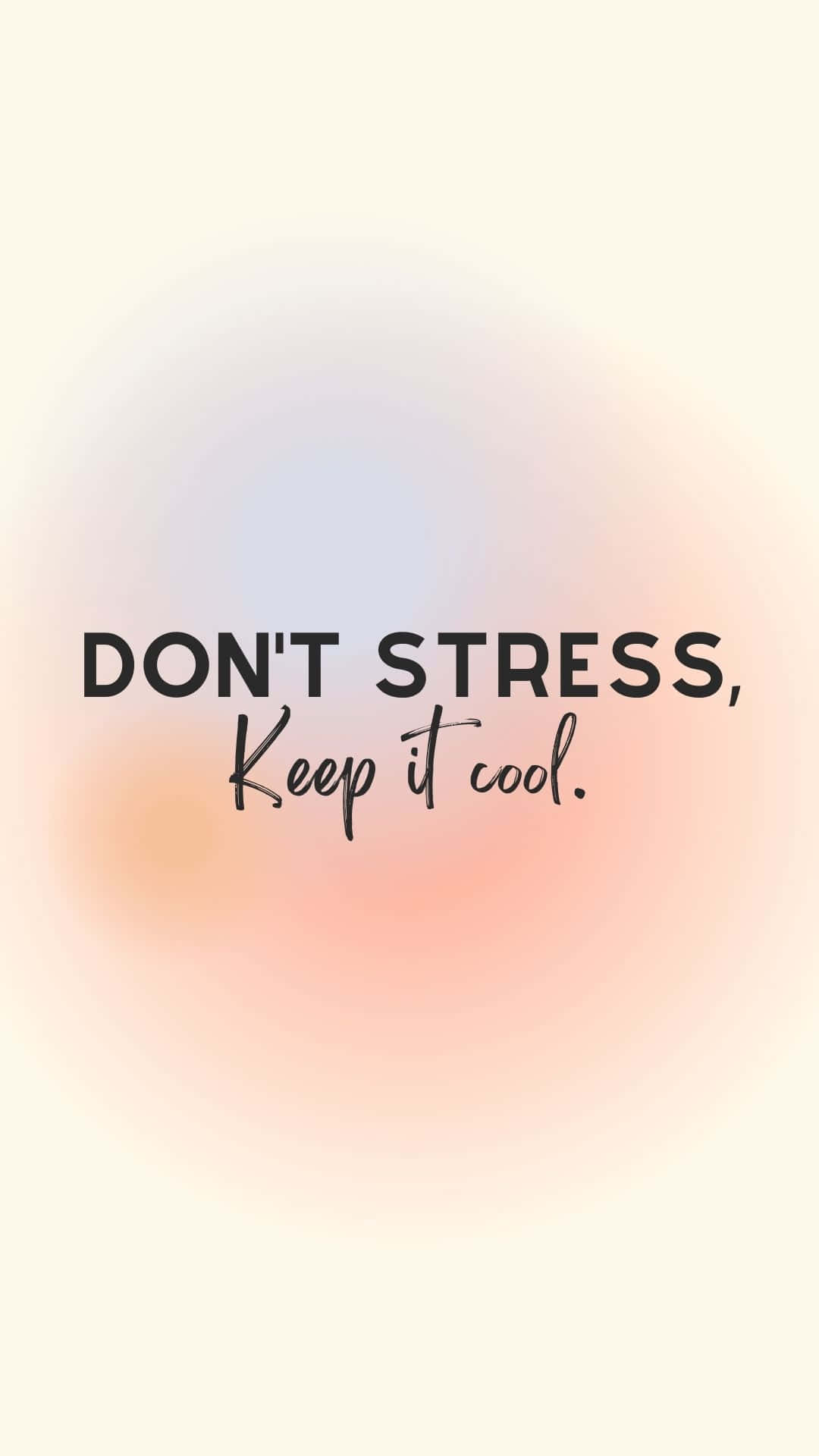 暮色湖畔的寧靜景觀 壁紙 — 柔和漸變背景，粗體文字寫著「DON'T STRESS, Keep it cool。」