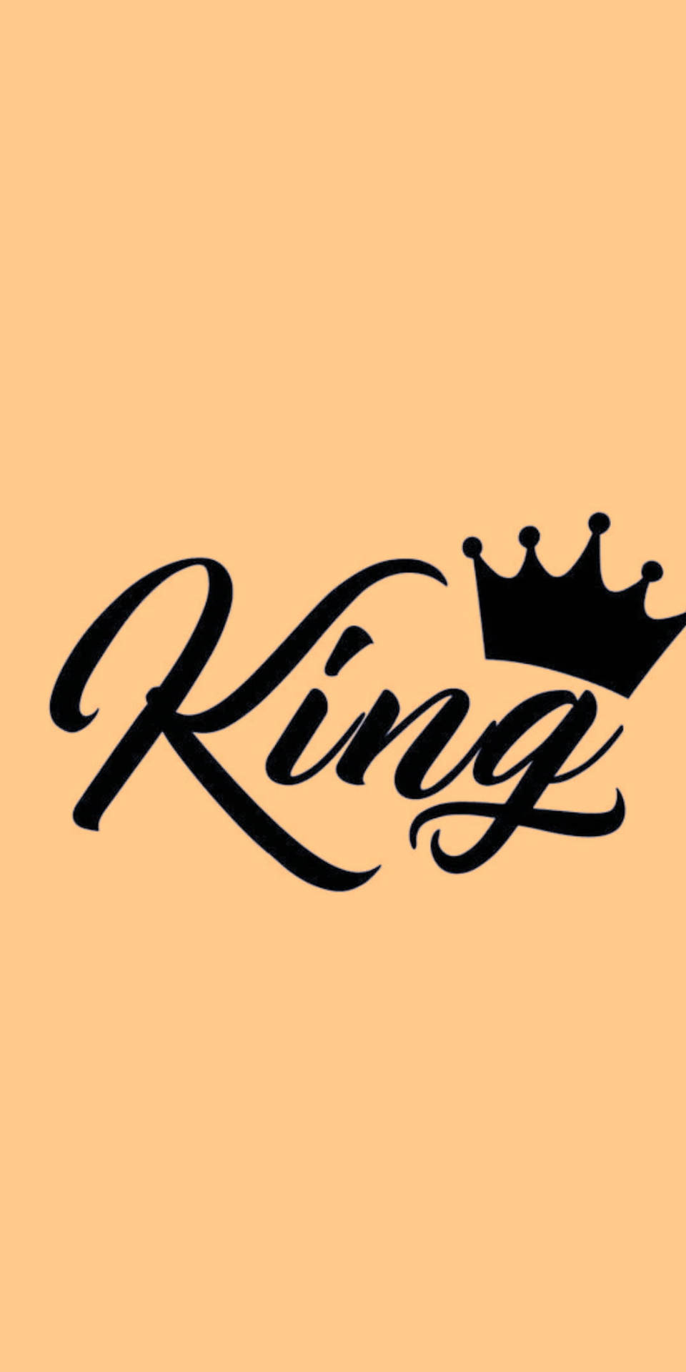 黑色草書文字 King，上方有皇冠，置於蜜桃色背景上