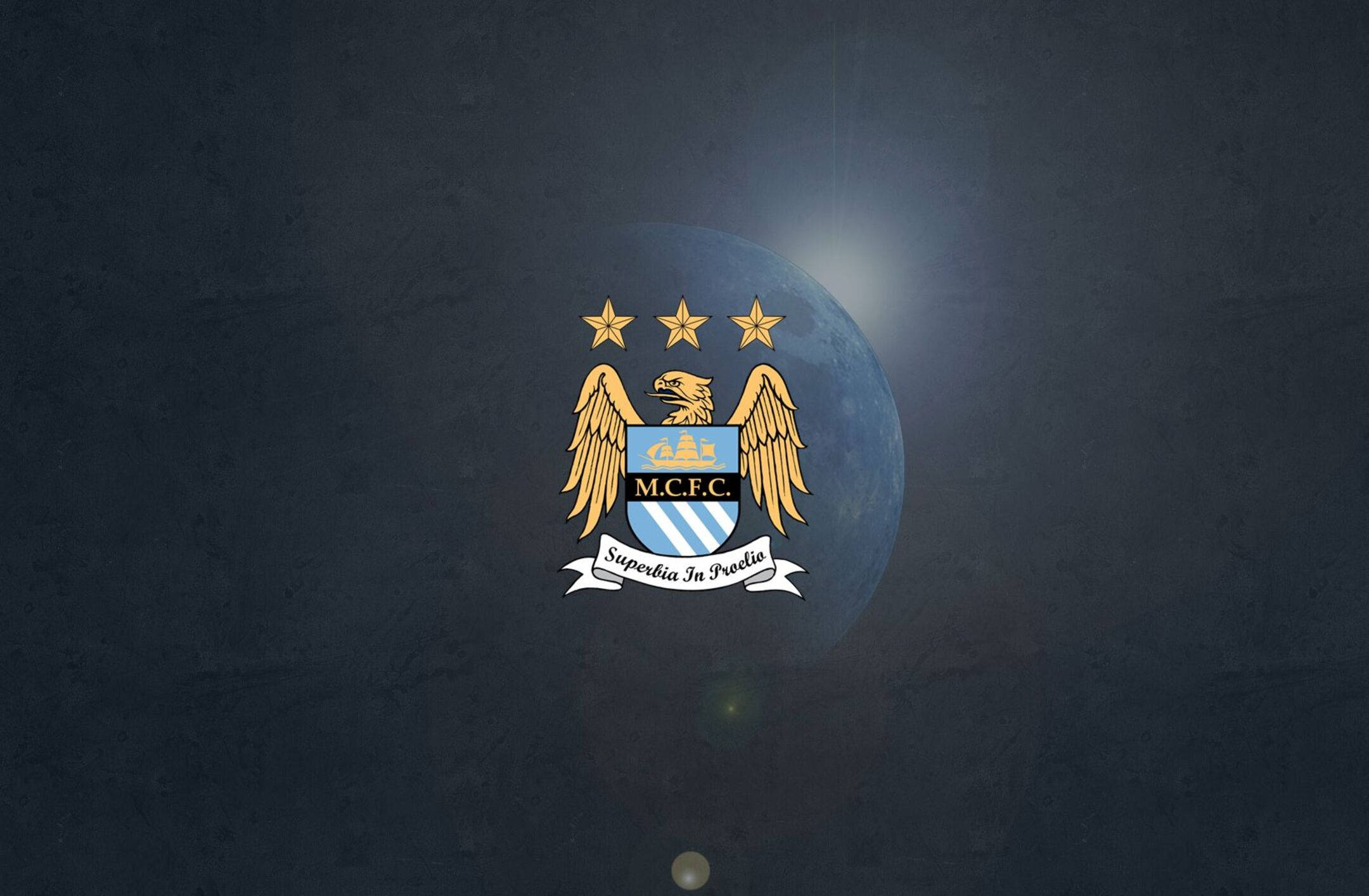 Let's go City！ 壁紙 — 曼徹斯特城足球會徽章在深色紋理背景上，背後有發光球體，三顆金星閃耀。