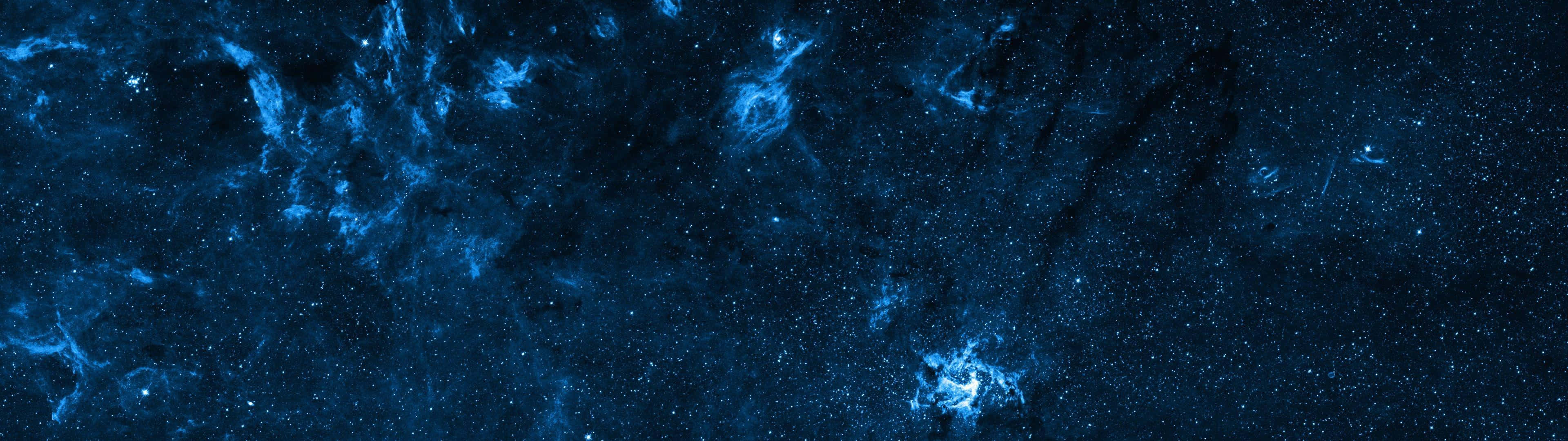深邃藍色宇宙星雲，帶有閃爍星星與黑暗虛空。