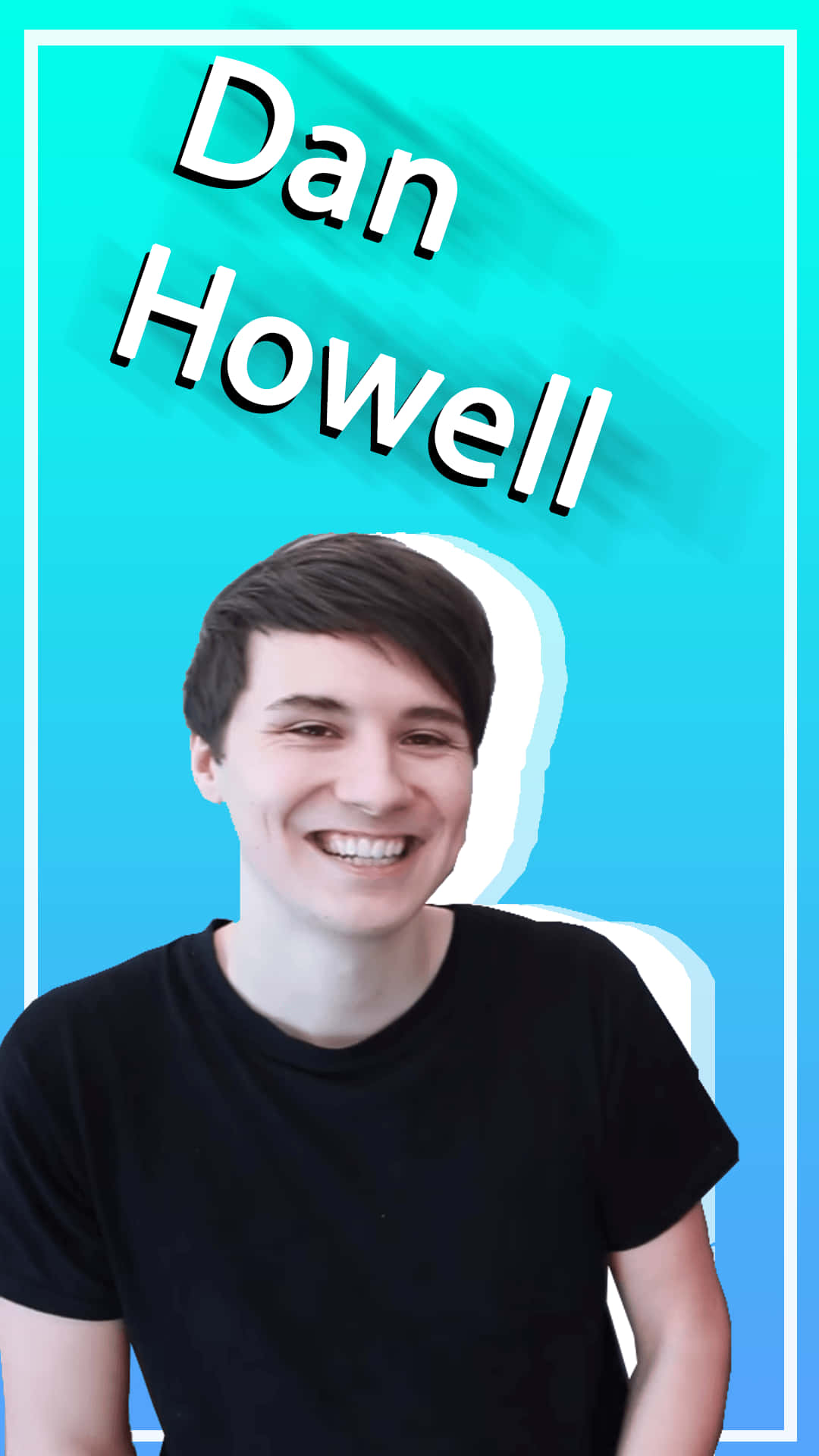 Dan Howell 穿著黑色T恤在藍綠色背景前微笑，並顯示他的名字。