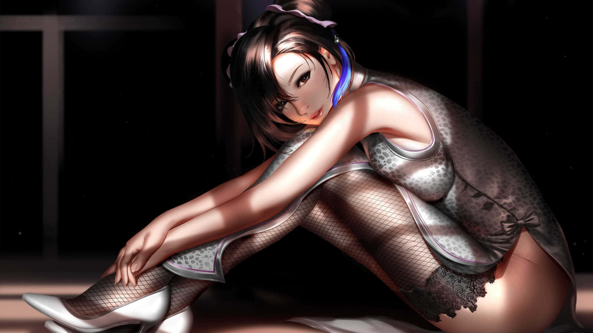 動漫女性穿著金屬裙和魚網絲襪坐在昏暗房間。
