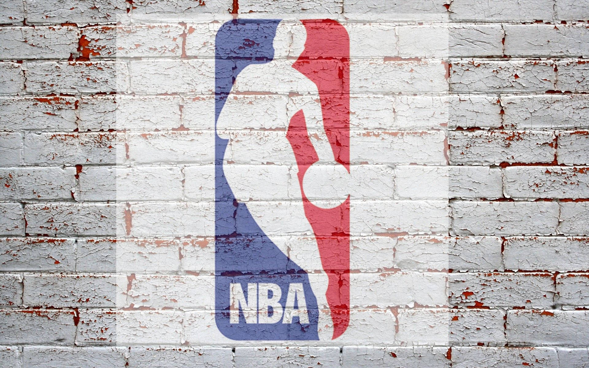 NBA標誌繪製在風化的磚牆上。