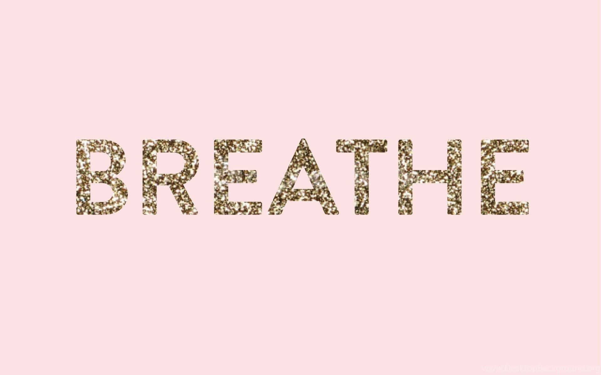 在柔和的粉紅色背景上，閃閃發光的金色字母寫著「breathe」。