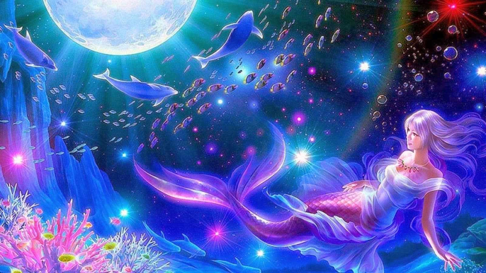 月光下的神祕美人魚藝術 壁紙 — 一位發光的人魚，紫色頭髮，在巨大的月亮下優雅地游過海豚和珊瑚，呈現出充滿活力的水下幻想。