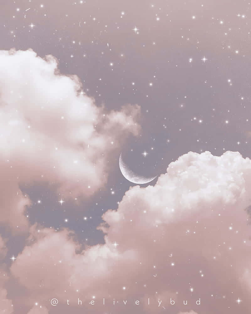 粉彩夜空，星星同新月喺鬆軟嘅雲層之間探出頭嚟。
