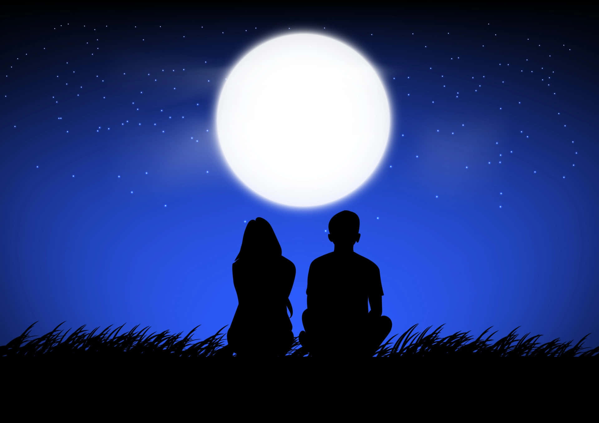 月光閃耀的夜空 壁紙 — 一對情侶的剪影，一起坐在草地上，凝視著繁星夜空下明亮的滿月。