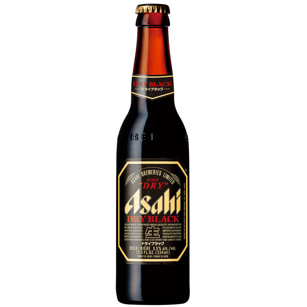 朝日超乾啤酒（Ozawa Canada Asahi Super Dry） 壁紙 — 一瓶時尚的深色玻璃瓶Asahi Super Dry Black啤酒，孤立在純白色背景上。