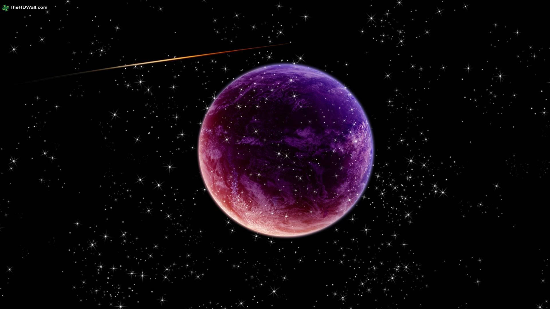 星空中的紫色行星帶有粉紅色邊緣，有彗星尾跡