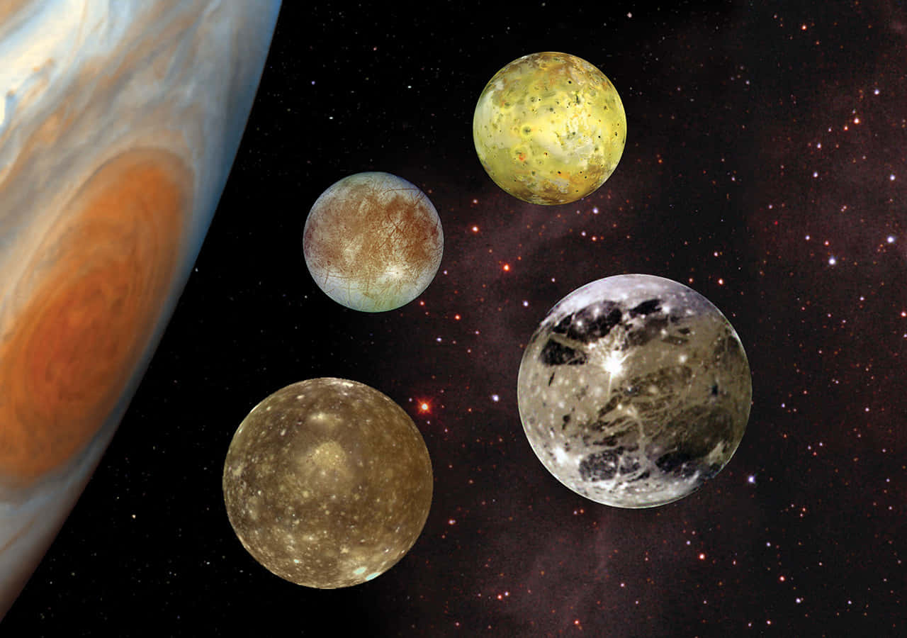 木星的月球天文學 壁紙 — 木星在其四顆伽利略衛星（艾奧、歐羅巴、甘尼米德、卡利斯托）旁邊顯得巨大，背景是星光燦爛的宇宙。
