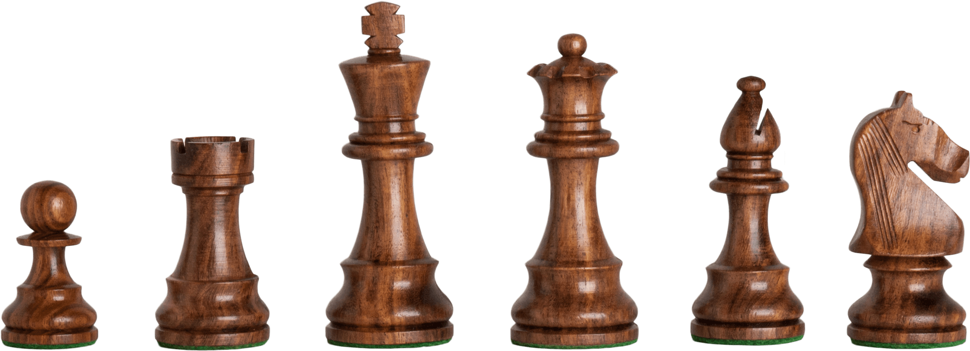 木製棋子組 壁紙 — 六個經典木製國際象棋棋子排列成一排，背景為純黑色。